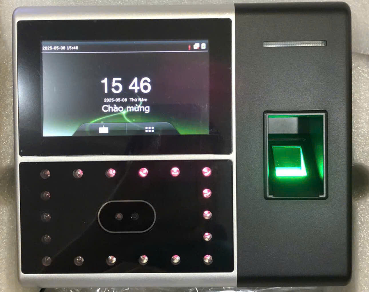 Máy chấm công vân tay và khuôn mặt FA900 